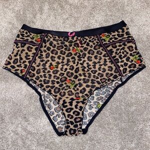 TORRID Betsey Johnson Leopard‎ Rose Bud Floral High Waist Panty Size 3 (22-24)